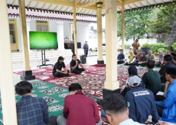 Walikota dan Wakil Walikota Cilegon Robinsar-Fajar Hadi Prabowo menyerap aspirasi dari mahasiswa, Jumat 20 Februari 2026. (Dokumentasi Bantenraya.com)