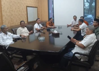 Kadin Banten Bekukan Pengurus Cilegon, Pekan Ini Akan Ditunjuk Karteker 9 Suasana penyampaian pembekuan pengurus Kadin Kota Cilego oleh Kadin Banten, kemarin. (Dokumen Kadin Provinsi Banten)