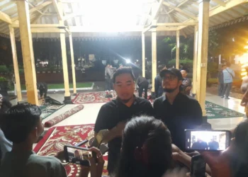 Walikota Cilegon Robinsar saat menyampaikan pandangan bakal fokus benahi BUMD, kemarin. (Uri/Bantenraya.com)