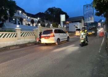 Kecelakaan yang melibatkan tukang ojek dan bocah SD di Gardu Tanjak, Pandeglang. (Yanadi/Bantenraya.com)