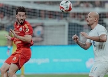 Big Match Malut United FC Vs Persija Jakarta, Macan Kemayoran Ingin Ulangi Memori Indah di Gelora Kie Raha 8 Pemain Persija Jakarta menyundul bola saat duel lawan PSM Makassar di JIS, pekan ke-22 BRI Super League 2025-2026. (Instagram @persija)