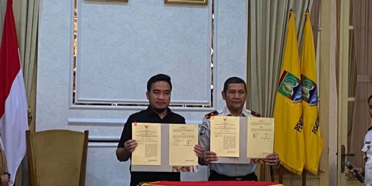 Pemkot Cilegon bersama Ditjenpas Banten usai melakukan MoU di Rumah Dinas Walikota Cilegon, Selasa (24/2). Tia/Banten Raya