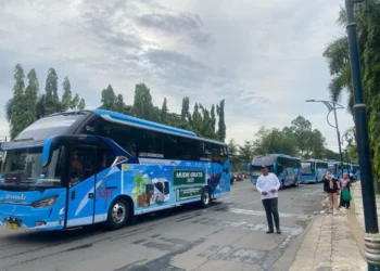 Pemkot Cilegon Siapkan 50 Bus Mudik Gratis, Pendataran Segera Dibuka Via Online 11 Pemberangkatan program mudik gratis Pemkot Cilegon di 2025 lalu. (Tia/Bantenraya.com)