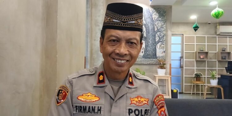 Kapolsek Cilegon Kompol Firman Hamir. (Gillang/Bantenraya.com)