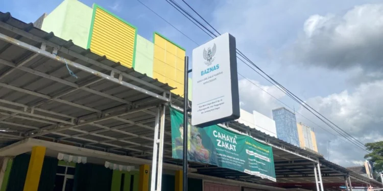 Suasana di kantor Baznas Cilegon yang menyiapkan skema baru pemberian bantuan untuk bulan ramadan, Selasa (17/2). Tia/Banten Raya