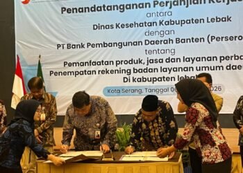 Penandatanganan Perjanjian Kerja Sama (PKS) antara Dinas Kesehatan Kabupaten Lebak dan Bank Banten yang dilakukan Direktur Utama Bank Banten Muhammad Busthami dan Kepala Dinas Kesehatan Kabupaten Lebak Eka Darmana Putra di Hotel Horison Ultima Ratu Serang, Jumat, 6 Februari 2026. (Muhamad Tohir Bantenraya.com)