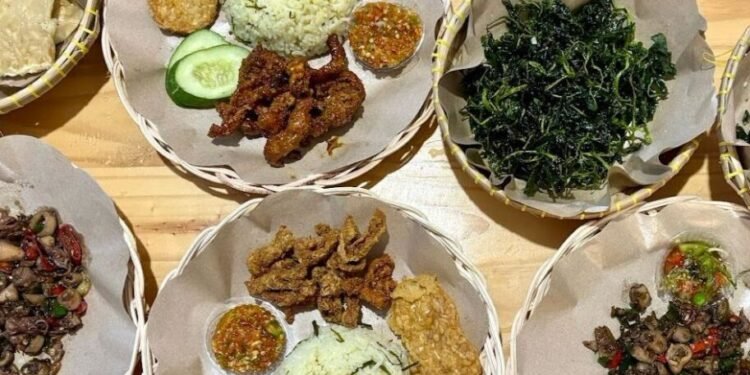 3 Rekomendasi Tempat Bukber Menu Nasi Daun Jeruk Yang Viral di Cilegon 1 tempat bukber di Kota Cilegon