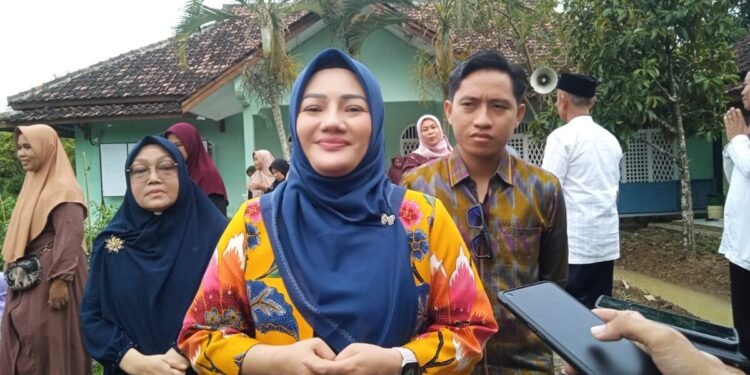 Adde Rosi Ngaku Keteteran, Banyak Sekolah Rusak di Lebak dan Pandeglang 1 Anggota Komisi X DPR RI, Adde Rosi Khoerunnisa