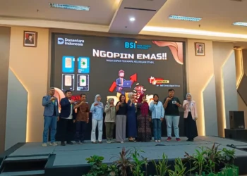 Sejumlah nasabah BSI mengikuti keseruan rangkaian Ngopiin Emas dengan berbagai dorprize menarik, Jumat 6 Februari 2026. (Raden/Banten Raya)