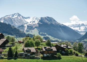 Ilustrasi beasiswa S2 di Swiss menggunakan École Polytechnique Fédérale de Lausanne (EPFL). (Freepik.com/ freepic.diller)