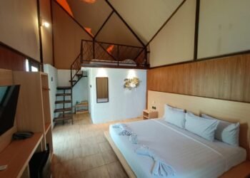 Hiromi Anyer memiliki tipe kamar glamping dengan konsep mezanine satu-satunya di Anyer, Kabupaten Serang, Kamis 11 Maret 2026. (RadenBanten Raya)