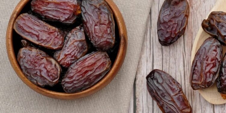Ilustrasi buah kurma yang diklaim dapat mempercepat energi tubuh kembali usai berpuasa. (Pictavio/pixabay)