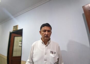 Sekretaris Daerah Pemkab Serang Zaldi Dhuhana saat diwawancarai di ruang kerjanya, Jumat 6 Maret 2026. (Andika/bantenraya.com)