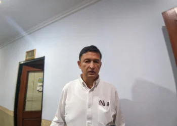 Sekretaris Daerah Pemkab Serang Zaldi Dhuhana saat diwawancarai di ruang kerjanya, Jumat 6 Maret 2026. (Andika/bantenraya.com)