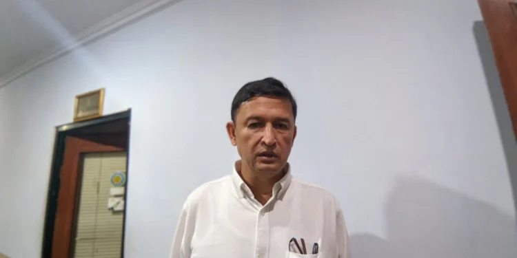 Sekretaris Daerah Pemkab Serang Zaldi Dhuhana saat diwawancarai di ruang kerjanya, Jumat 6 Maret 2026. (Andika/bantenraya.com)