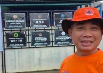 Kepala Badan Penanggulangan Bencana Daerah (BPBD) Provinsi Banten Lutfi Mujahidin saat mengunjungi Bayah Timur . (Dokumentasi BPBD Banten)