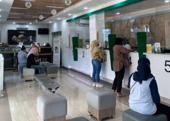 Aktivitas nasabah di pegadaian saat melakukan transaksi gadai menjelang Lebaran Idul Fitri di Pegadaian Cabang Serang. (Dok/Pegadaian)