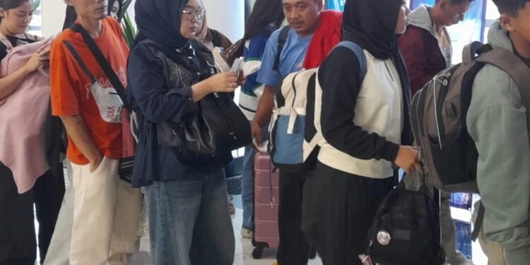 Suasana warga mulai mudik lebih awal. Dimana, diperkirakan 41 Ribu orang sudah menyeberang pada Jumat 13 Maret 2026. (Uri/Banten Raya)