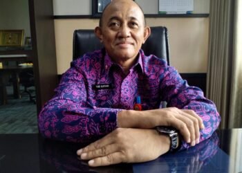 Capiton Foto Wakil Ketua Satgas MBG Kota Serang Yudi Suryadi ditemui di ruang kerjanya Setda lantai 2 Puspemkot Serang. (Dokumentasi Bantenraya.com)