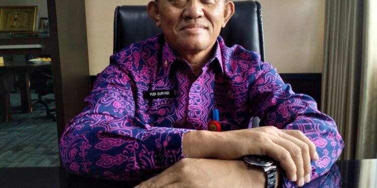 Capiton Foto Wakil Ketua Satgas MBG Kota Serang Yudi Suryadi ditemui di ruang kerjanya Setda lantai 2 Puspemkot Serang. (Dokumentasi Bantenraya.com)