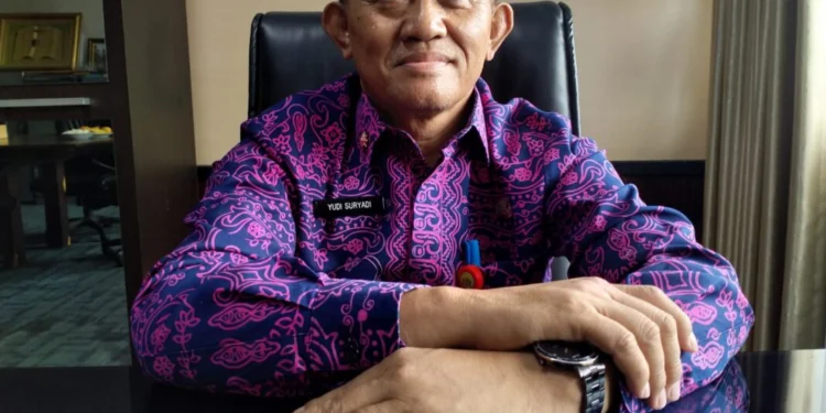 Capiton Foto Wakil Ketua Satgas MBG Kota Serang Yudi Suryadi ditemui di ruang kerjanya Setda lantai 2 Puspemkot Serang. (Dokumentasi Bantenraya.com)