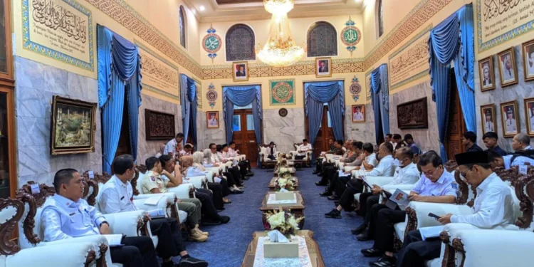 Pemkab Serang mewajibkan pedagang dan pengelola wisata di kawasan Anyer–Cinangka melaporkan tarif dan harga dagangan guna mencegah praktik getok harga saat libur Lebaran.