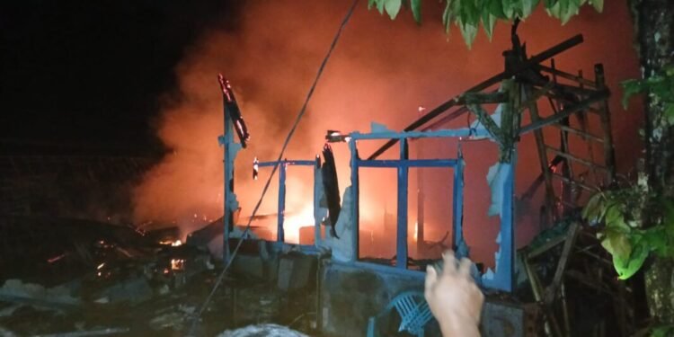Rumah warga di Pandeglang terbakar