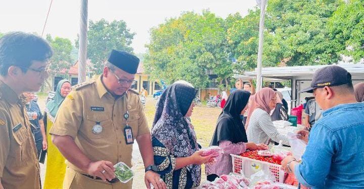 Suasana bazar Ramadan di Kecamatan Pulomerak, kemarin.