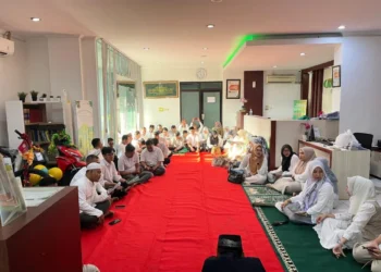 Suasana khataman 30 juz seluruh pengurus dan pegawai BPRS CM