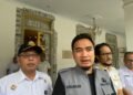 Mudik Gratis Dibuka 9 Maret, Tersedia 2.300 Kursi untuk Warga Cilegon 2 Walikota Cilegon Robinsar usai melaksanakan Rapat Finalisasi Program Mudik Gratis Penuh Berkah 2026 di Rumah Dinas Walikota Cilegon, Rabu (43). TiaBanten Raya