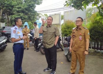 Walikota Serang Budi Rustandi Kasih Jatah Rp4 Miliar di Perubahan untuk Direhab Kantor Dishub 8 Walikota Serang Budi Rustandi meninjau kantor Dishub Kota Serang, Selasa 3 Maret 2026. (Harir Baldan/Bantenraya.com)
