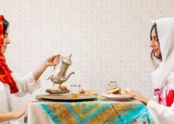 Lebih Bugar Selama Ramadan, Yuk Jalankan Tips Atur Pola Hidup Sehat Mudah Ini 6 Ilustrasi buka puasa Ramadan. (freepik/freepik)