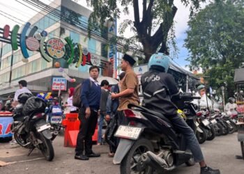 Aktivitas kendaraan masyarakat yang tinggi menjelang buka puasa di Pasar Lama Kota Serang. (Dok/MSK)