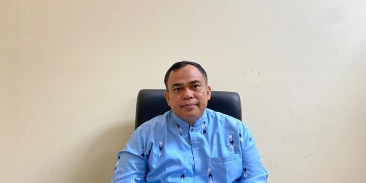 Kepala Kementerian Haji dan Umrah Kota Cilegon Zarkoni memberi keterangan dampak perang Timur Tengah terhadap jadwal keberangkatan calon haji, Senin 2 Maret 2026. (Tia/Bantenraya.com)