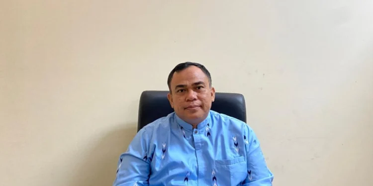 Kepala Kementerian Haji dan Umrah Kota Cilegon Zarkoni memberi keterangan dampak perang Timur Tengah terhadap jadwal keberangkatan calon haji, Senin 2 Maret 2026. (Tia/Bantenraya.com)