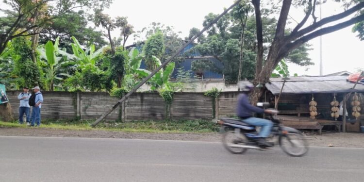 Kondisi PJU yang rusak di Jalan Raya Merak-Cilegon yang membuat akses mudik masih gelap, Senin 2 Maret 2026. (Uri/Bantenraya.com)