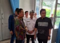 Sekretaris Jenderal PAPPRI Pusat Dwiki Darmawan (kanan) saat meninjau Gedung Negara Provinsi Banten sebagai lokasi acara peringatan Hari Musik Nasional 2026, belum lama ini. (Dokumentasi Bantenraya.com)