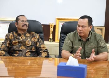 Walikota Serang Budi Rustandi Curhat Soal PIP ke Anggota DPR RI 7 Walikota Serang Budi Rustandi memaparkan aspirasi di hadapan anggota DPR RI Dapil Banten 2 Furtasan Ali Yusuf di ruang kerjanya Setda lantai 2 Puspemkot Serang, Selasa 3 Maret 2026. (harir baldan/Bantenraya.com)