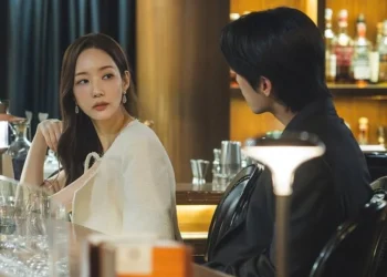 Spoiler Drakor Sirens Kiss Episode 2: Pertemuan Seol Ah dan Woo Seok 11 Drakor Sirens Kiss. (Instagram/@tvn_drama)