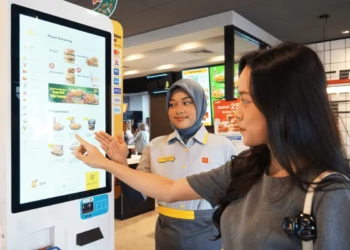 McDonalds Indonesia Genjot Pertumbuhan Ekonomi Lewat Ekosistem Lokal 7 Aktivitas operasional McDonald’s yang menggerakkan perekonomian dari penyerapan tenaga kerja hingga ekosistem rantai pasok dalam skala lokal, Selasa 3 Maret 2026. (Dok/McDonald's)