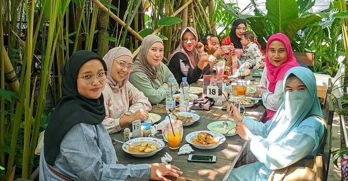 Nikmati momen bukber bersama orang tercinta di tempat makan pilihan di bawah ini. (Instagram/@oemah_gamping)