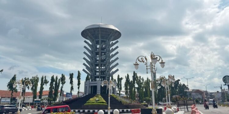 Penampakan Kota Cilegon yang dikenal sebagai kota industri, Jumat 6 Maret 2026. Pemkot Cilegon kini membuka data APBD secara transparan ke publik. (Tia/Bantenraya.com)