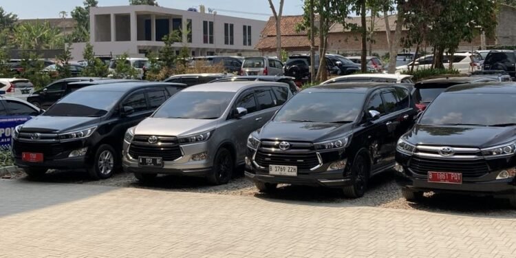 Ilustrasi. Gubernur Banten Andra Soni secara tegas melarang ASN menggunakan mobil dinas untuk mudik. (Raffi/Bantenraya.com)