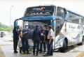Telah Rampcheck Belasan Ribu Bus, Kemenhub Pastikan Mudik Lebaran 2026 Aman 2 Petugas dari Kemenhub saat melakukan rampcheck kendaraan unit bus. Dok: instagram @kemenhub151