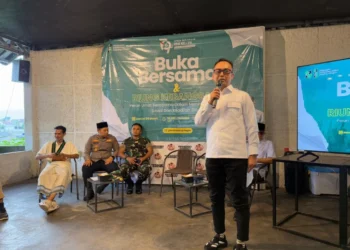 Kadin Cilegon Ajak Mahasiswa Mandiri Secara Ekonomi 7 Pj Ketua Kadin Kota Cilegon Ikhwan Mahmud berdiskusi dan mengajak mahasiswa mandiri secara ekonomi, Minggu, 8 Maret 2026. (Uri/Bantenraya.com)