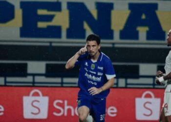 Bermain Imbang di Putaran Pertama, Persib Bakal Jamu Persik di GBLA 6 Haye siap bawa Persib raih kemenangan atas Persik Kediri di GBLA. (Instagram/@thomhaye)