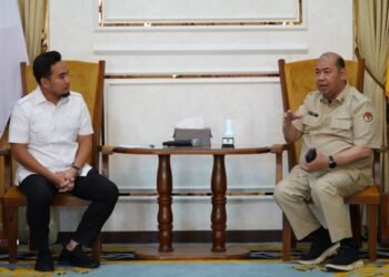 Suasana diskusi Asisten I Penasihat Khusus Presiden Bidang Kesehatan Farhat (kanan) dengan Walikota Cilegon Robinsar, Rabu 11 Maret 2026. (DOkumentasi Diskominfo Cilegon).