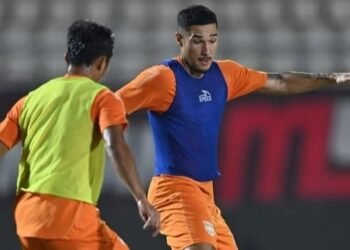 Dua pemain Borneo FC Samarinda berlatih jelang melawan Persib Bandung dalam laga tunda BRI Super League 2025-2026. (Instagram @borneofc.id)