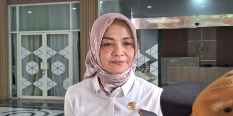 Kepala Dinkes Provinsi Banten. Ati Pramudji Hastuti. (Raffi/Bantenraya.com)
