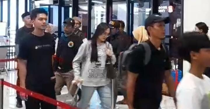 Ribuan orang melakukan perjalanan mudik dari Jawa ke Sumatera di Pelabuhan Merak pada Sabtu, 14 Maret 2026. (Uri/Bantenraya.com)